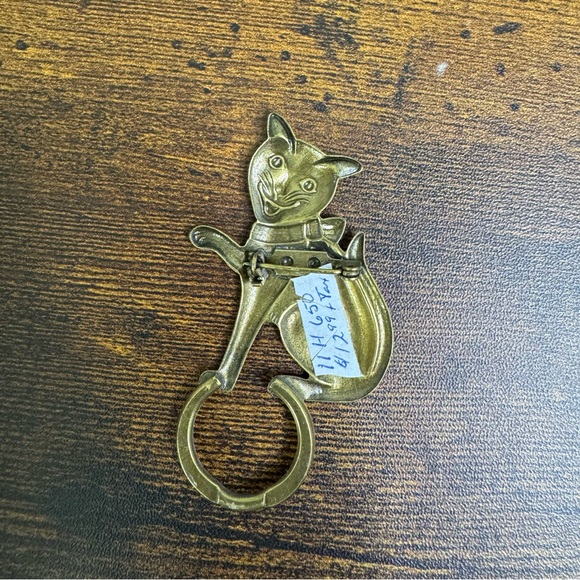 Vintage Gold Brass Cat Brooch On Circle Friendly Smiling Kitty Pin Whimsical - Picture 5 of 6